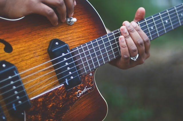 this article teaches you everything about learning guitar