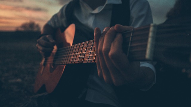 the pros will help you learn guitar with these tips 2