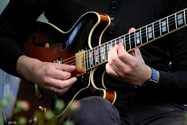 this article teaches you everything about learning guitar